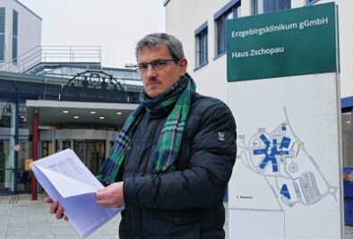 200 Klinikbeschäftigte richten Protestbrief an Karl Lauterbach - Torsten Köthe hat Unterschriften gegen die in seinen Augen ungerechte Bonusverteilung durch das Gesundheitsministerium gesammelt. 
