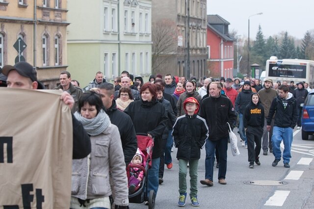 200 Menschen forderten am Samstagmittag die Schließung des Asylbewerberheims.