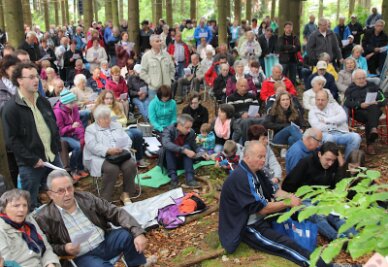 2000 Menschen bei Stützengrüner Waldandacht - 