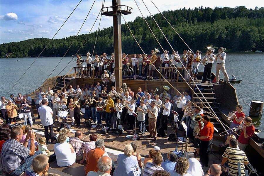 2007: Erste Premiere auf der Seebühne Kriebstein - Die Seebühne. 