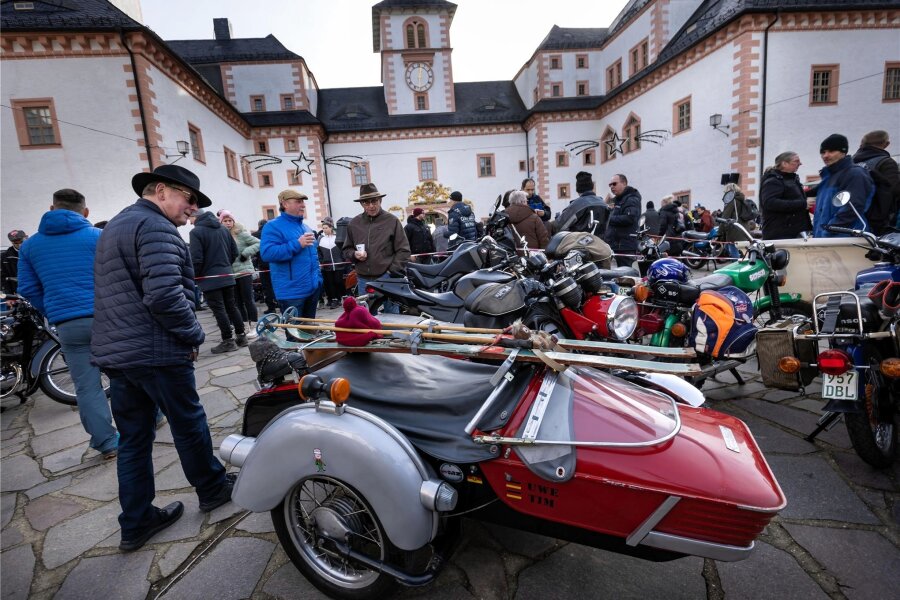 2024 in Mittelsachsen: Vier Ziele, die immer einen Ausflug wert sind - Am 13. Januar werden im Schloss Augustusburg zum Wintertreffen wieder tausende Motorradfahrer und Besucher erwartet. Zum vergangenen Jubiläumstreffen herrschten beinahe schon frühlingshafte Temperaturen.