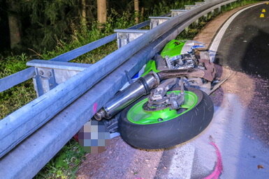 21-jähriger Biker stirbt bei Unfall in Stützengrün - Zeugen gesucht - 