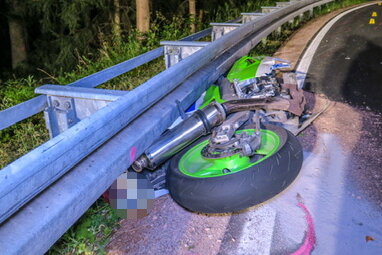 21-jähriger Biker stirbt bei Unfall in Stützengrün - Zeugen gesucht - 