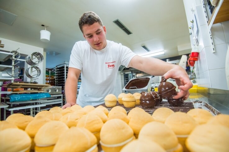 21-Jähriger startet als Bäckermeister und Dozent in Thalheim durch - Michael Lang hat im Alter von 21 Jahren Ausbildungen zum Konditor und zum Bäcker absolviert und den Meisterabschluss in der Tasche. 