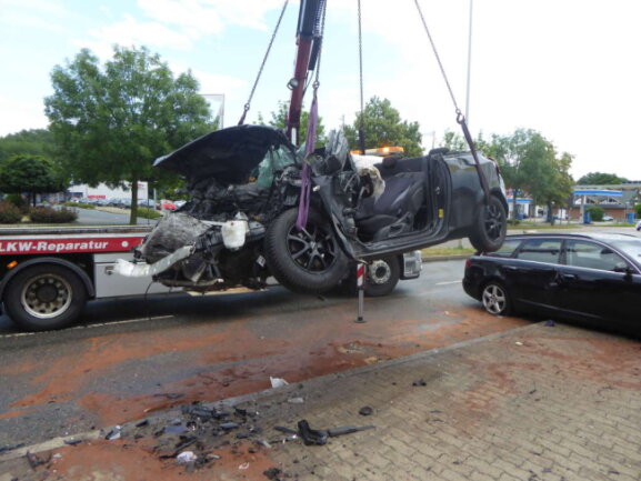 Drei Schwerverletzte Nach Unfall Auf B 93 In Zwickau