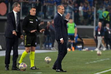 Ist nicht mehr Trainer von Juventus Turin: Massimiliano Allegri (r).
