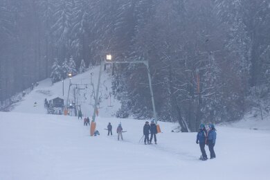 In St. Peter im Schwarzwald ist der Winter zurückgekehrt - und er hat viele Skifahrer und Snowboardfahrer angelockt.