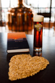 23. April: Festtag für Bier und Buch - Für einen ist gutes Buch eine Herzensangelegenheit, für den anderen ein gutes Bier. Zum heutigen Festtag kann beides gleichermaßen genossen werden.