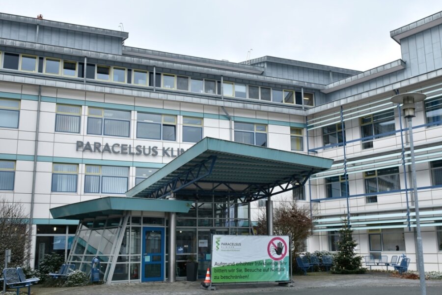 23 Corona-Todesfälle binnen einer Woche - Die Paracelsus-Klinik in Adorf. 