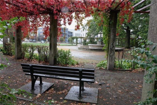 23-Jähriger mit Messer schwer verletzt - Der Park am Schwanenbrunnen, hier ist die Tat am Samstag geschehen.