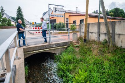 Das Hochwasser im Herbst 2022 beschäftigt die Adorfer nach wie vor. Am Reitplatz musste die Brücke über den Dorfbach nach dem Starkregen erneuert werden. Das ist nicht die einzige notwendige Maßnahme.
