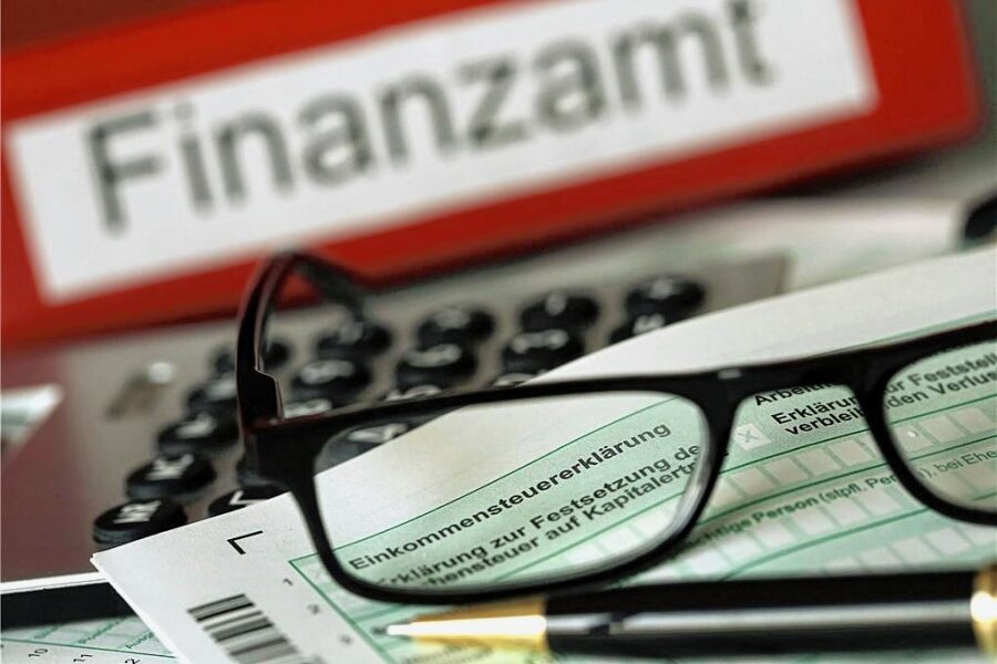 24 Millionen Euro an Steuern hinterzogen: Fahnder decken Fälle in der Region Zwickau auf - Absichtlich falsche Angaben in Steuererklärungen können als Steuerhinterziehung gewertet werden.