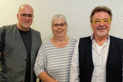 Beim Gewerbeverein Reichenbach wurden Benedikt Lommer (links) als Vorsitzender und Silke Baumann als seine Stellvertreterin wiedergewählt. Werner Heidemann (rechts) ist der neue Kassenwart.