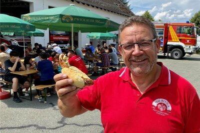 240 Euro für zwei Wiegebraten: Grillfest in Hartenstein bringt 16.000 Euro für Flutopfer - Frank Russig, der Vorsitzende des Feuerwehrvereins Hartenstein, ist positiv überrascht über die hohe Spendenbereitschaft. 