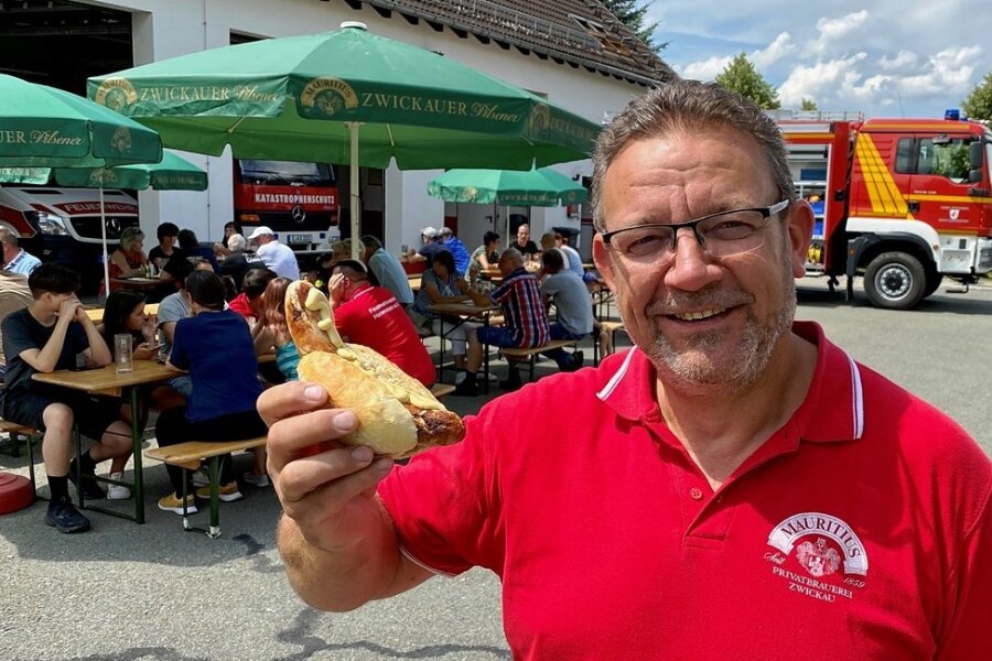 240 Euro für zwei Wiegebraten: Grillfest in Hartenstein bringt 16.000 Euro für Flutopfer - Frank Russig, der Vorsitzende des Feuerwehrvereins Hartenstein, ist positiv überrascht über die hohe Spendenbereitschaft. 