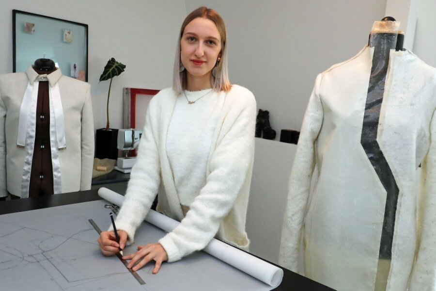 25-Jährige würde das Preisgeld in ihre Zukunft investieren - Jungdesignerin Sophie Schramek bei der Arbeit an ihrer neuen Kollektion aus Alpakawolle. 
