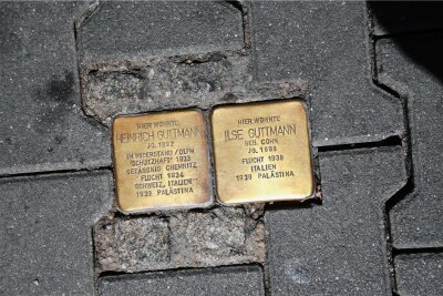 25 neue Stolpersteine für Chemnitz - Im Mai waren in der Theaterstraße neue Stolpersteine verlegt worden, die an die Familie Guttmann erinnern.