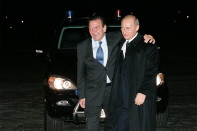 Der damalige Kanzler Gerhard Schröder (SPD) und Russlands Präsident Wladimir Putin 2005.
