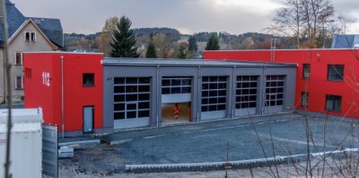 Seit dem Frühjahr 2020 wird an der Bahnhofstraße in Geyer ein neues Feuerwehrdepot errichtet. Bald erfolgt der Umzug. 
