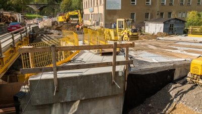 Am Montag wird die B 171 im Bereich Kniebreche erneut dicht gemacht. Es erfolgen der Rückbau der Behelfsbrücke und der Straßenbau. 