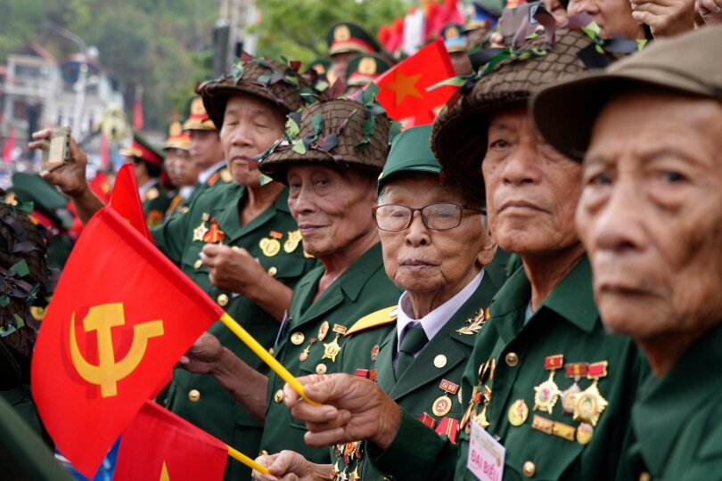Vietnamesische Veteranen feiern den 70. Jahrestag der Schlacht von Dien Bien Phu, bei der die französische Armee von vietnamesischen Truppen besiegt wurde. Damit endete die französische Kolonialherrschaft in Vietnam.