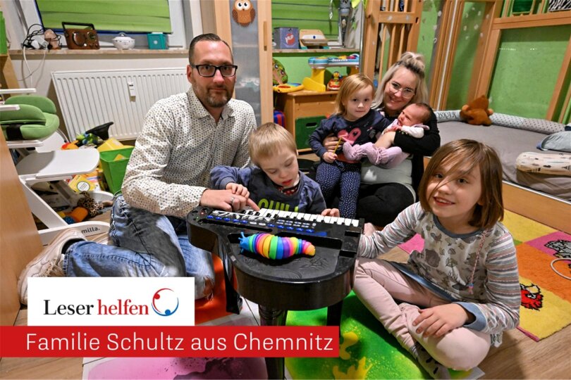 Das ist Familie Schultz: Christian (40), Oskar (7), Annie (3), Denise (30) Baby Charlotte und Mia (8). Foto: Andreas Seidel