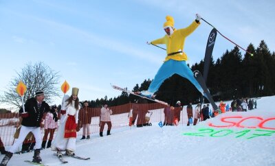2500 Zuschauer beim Ski-Fasching in Carlsfeld - 