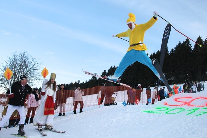 2500 Zuschauer beim Ski-Fasching in Carlsfeld - 