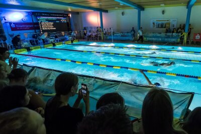 26. Erzgebirgs-Schwimmcup: Vier Nationen in einem Becken - Umrahmt von zahlreichen Fans wird das Schwimmbecken speziell bei den Finalläufen des Erzgebirgsschwimmcups zu einer echten Arena.