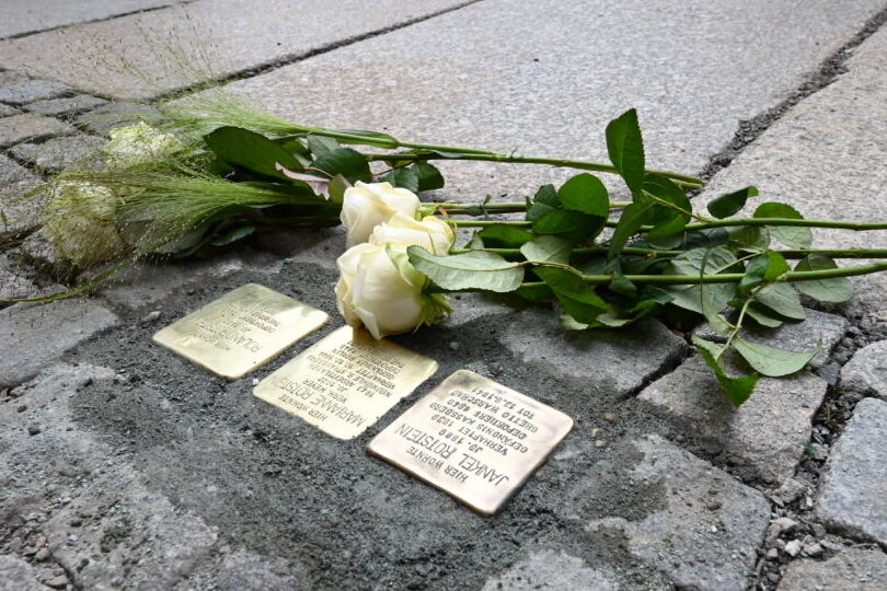 27 neue Stolpersteine: Chemnitz erinnert an Opfer der NS-Zeit - Die neuen Stolpersteine erinnern unter anderem an Angehörige des langjährigen Vorsitzenden der Jüdischen Gemeinde, Siegmund Rotstein.