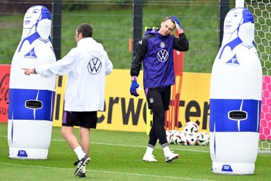 Torwart Manuel Neuer beim DFB-Training in Herzogenaurach.