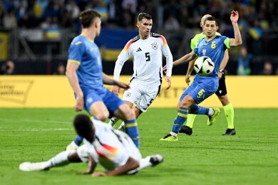 Die DFB-Elf um Pascal Groß (M) kam nicht über ein 0:0 gegen die Ukraine hinaus.