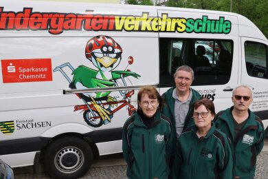 Mitarbeiterin Carmen Klemmer und Vereinschef Jörg Frenzel mit den Mitgliedern Veronika Franke und Jörg Heinrich. (von links).