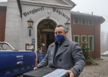 Gaston Deckert ist seit 15 Jahren Pächter des Berghotels Pöhlberg. Nun hat er sich nach einer Neuausschreibung des Pachtvertrages erneut durchsetzen können. 