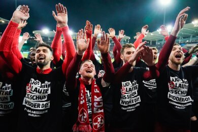 Der 1. FC Kaiserslautern bleibt der 2. Bundesliga erhalten.