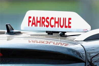 Das Auto einer Fahrschule war am Dienstagnachmittag in Zwickau in einen Unfall verwickelt. 