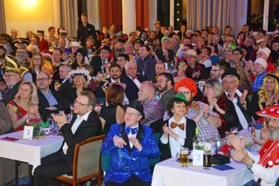 300 Gäste feiern politischen Aschermittwoch in Penig - Rund 300 Gäste applaudierten zum kommunalpolitischen Aschermittwoch in Penig den Büttenrednern. 