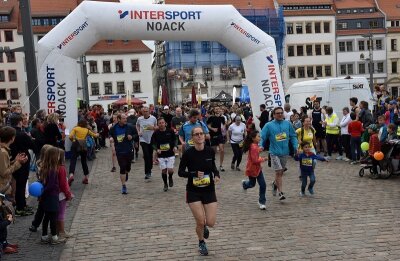 300 Teilnehmer treten zum ersten Welterbelauf in Freiberg an - Knapp 300 Teilnehmer zahlreicher Nationen und aller Altersklassen haben am Sonnabend in Freiberg für eine Laufpremiere gesorgt.