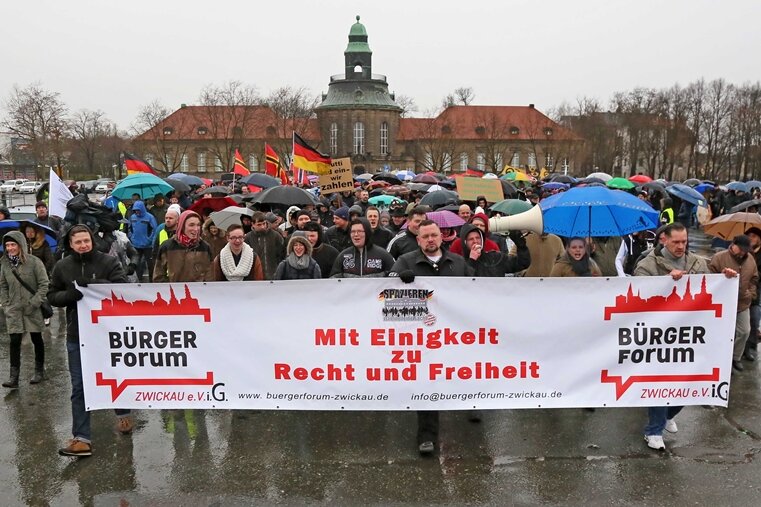 3000 Demonstranten beim Sternmarsch in Zwickau - 
