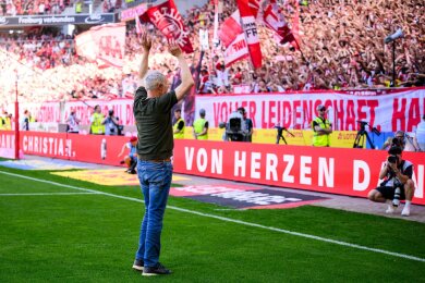 Freiburgs Trainer Christian Streich legt sein Amt zum Saisonende nieder.