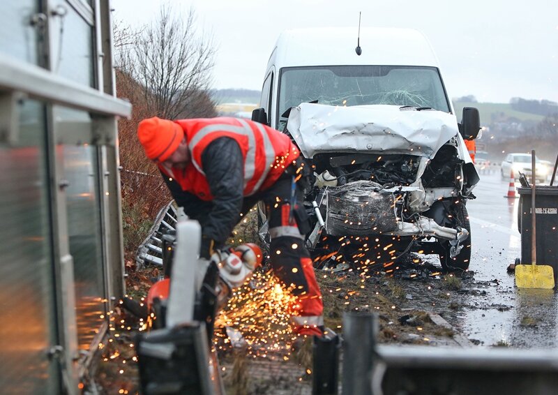 32.000 Euro Schaden bei Unfall auf A 4 bei Glauchau - 