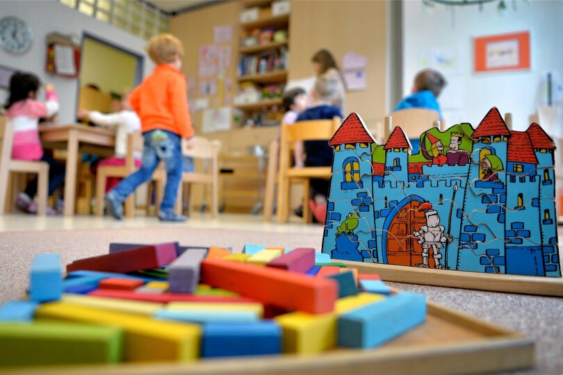 Trotz massiven Zuzugs nach Chemnitz dürfte die Zahl der Kinder im Vorschulalter in den kommenden Jahren weiter zurückgehen. Das Rathaus will daher schon ab 2024 Hunderte Betreuungsplätze abbauen.
