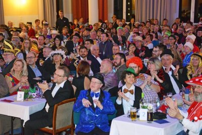 Rund 300 Gäste applaudierten zum kommunalpolitischen Aschermittwoch in Penig den Büttenrednern. 