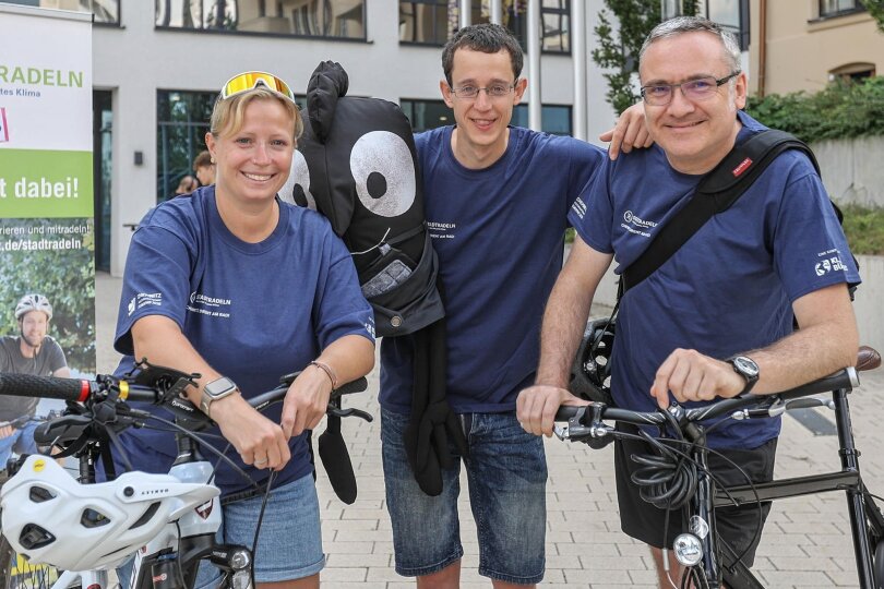 Haben sich in Chemnitz fürs Stadtradeln 2023 besonders in Zeug gelegt: Jana Kühn, Kilian Tasche und Kai Rösler (von links).