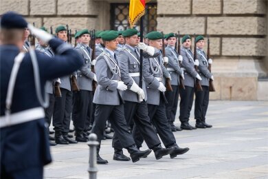 Bundeswehrsoldaten bei einer Gelöbnis-Zeremonie in Berlin.