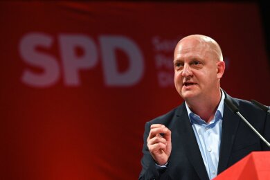 Der Landesvorsitzende Henning Homann redet auf dem Landesparteitag der SPD Sachsen in Chemnitz.