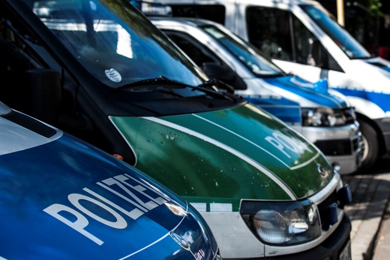 40.000 Euro Schaden nach Unfall - Fahrer flüchtet - 