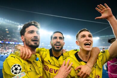 Treffen im Champions-League-Finale nun auf Real Madrid: Dortmunds Mats Hummels (l-r), Emre Can und Nico Schlotterbeck.