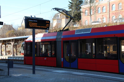41-Jähriger von City-Bahn erfasst - Eine City-Bahn am Haltepunkt in Stollberg.