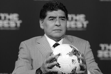 Die argentinische Fußballlegende Diego Maradona starb 2020 im Alter von 60 Jahren.